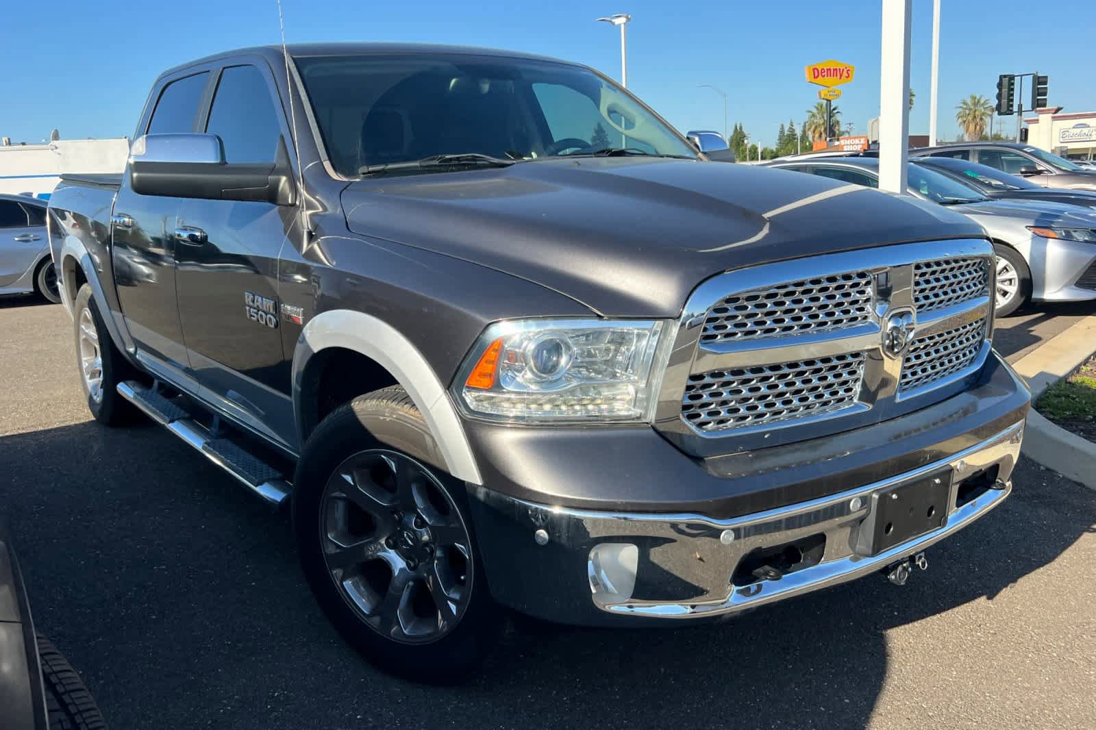Used 2017 RAM 1500 Laramie w/ Convenience Group AWD/4WD image 3