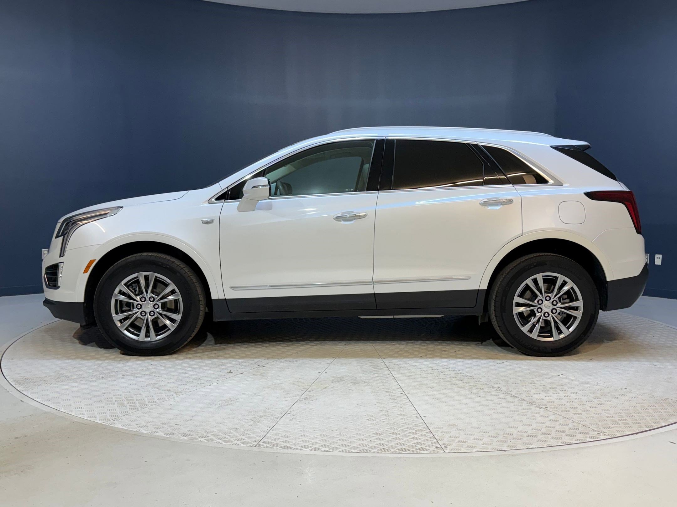 Certified 2023 Cadillac XT5 Premium Luxury image 2