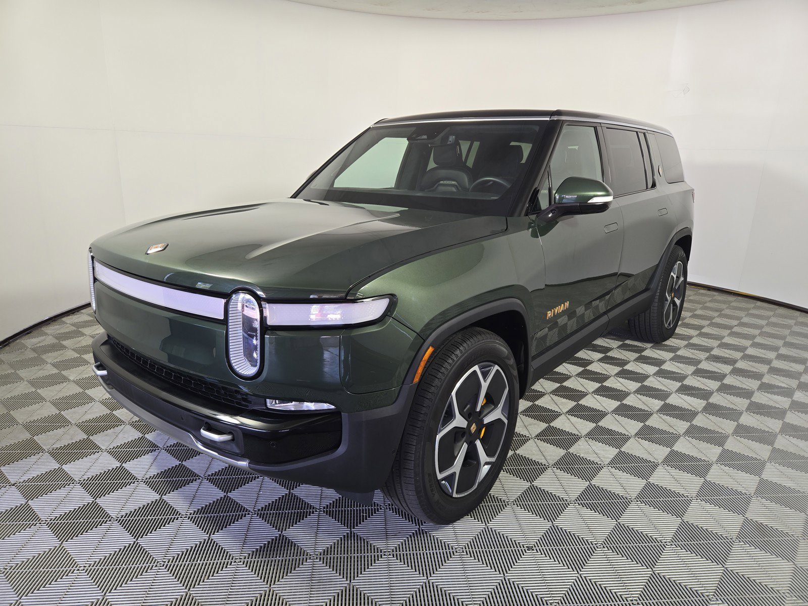 Used 2024 Rivian R1S Adventure AWD/4WD image 1