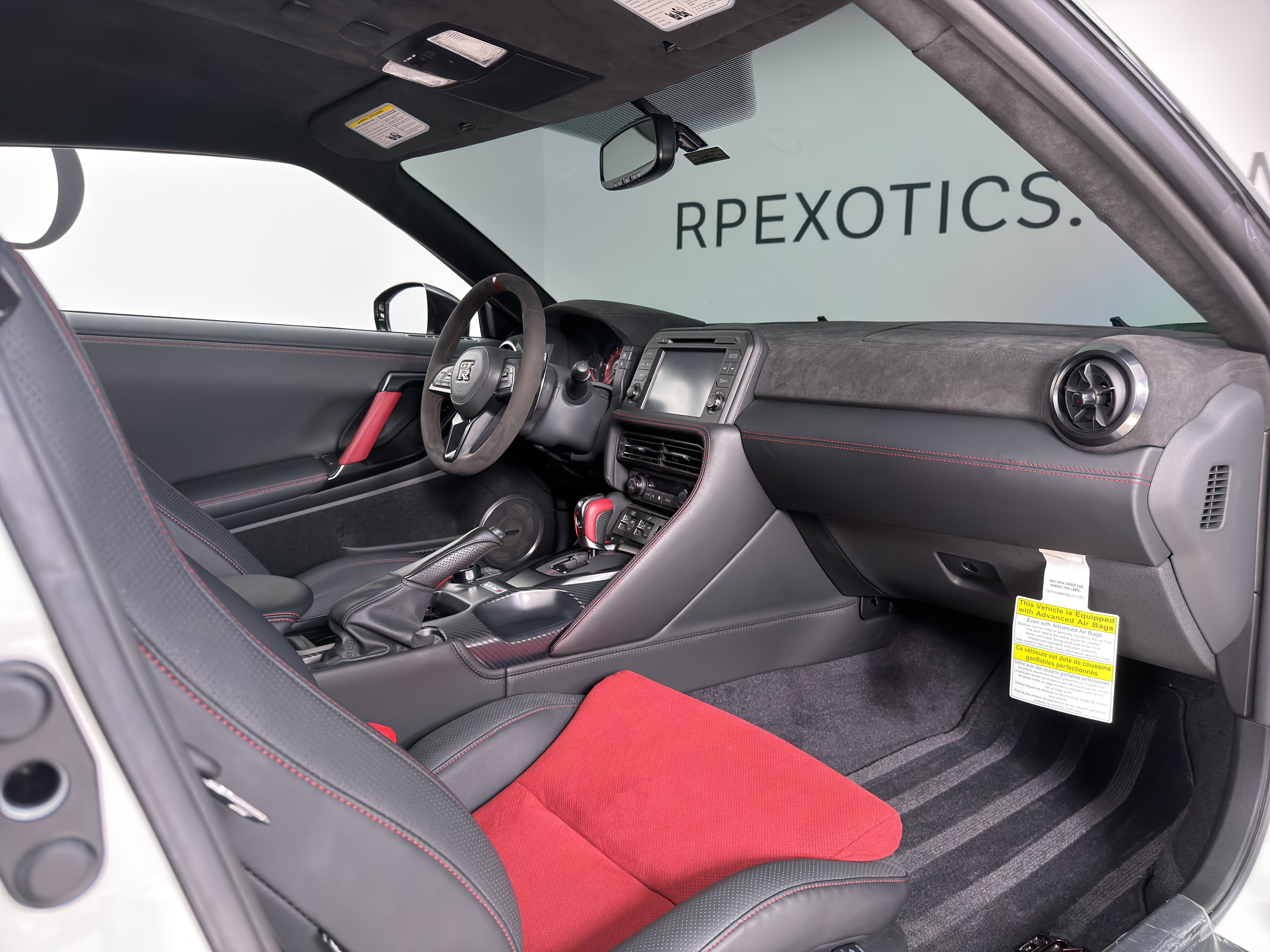 Used 2021 Nissan GT-R NISMO AWD/4WD image 18