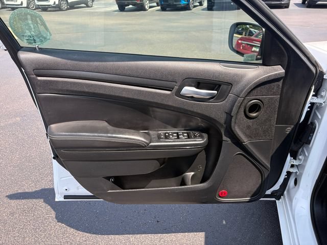 Used 2014 Chrysler 300 S RWD image 17
