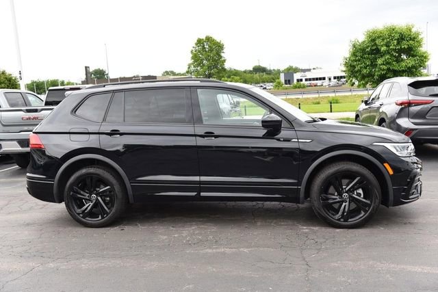 Used 2024 Volkswagen Tiguan SE R-Line AWD/4WD image 5