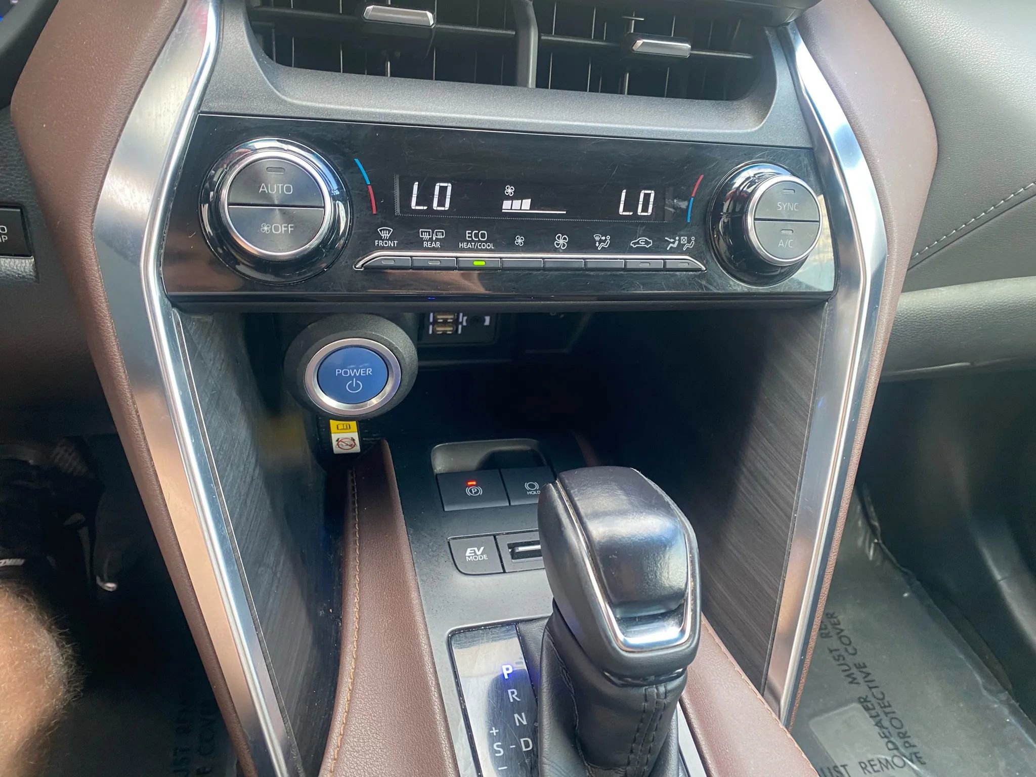 Used 2022 Toyota Venza XLE image 15