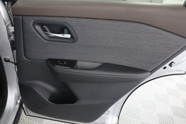 Used 2022 Nissan Rogue SV image 26