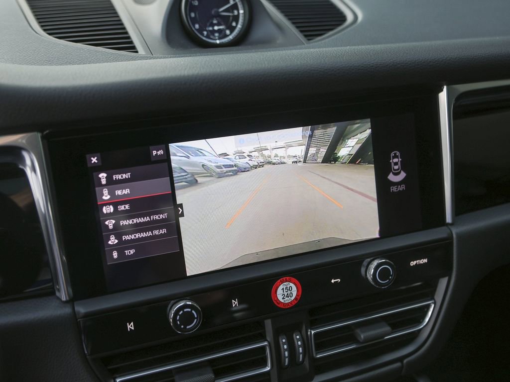 Certified 2025 Porsche Macan image 22