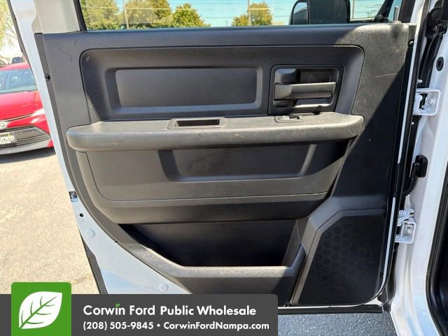Used 2015 RAM 3500 Tradesman w/ Chrome Appearance Group AWD/4WD image 11