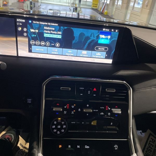 Used 2025 Nissan Armada Platinum image 4