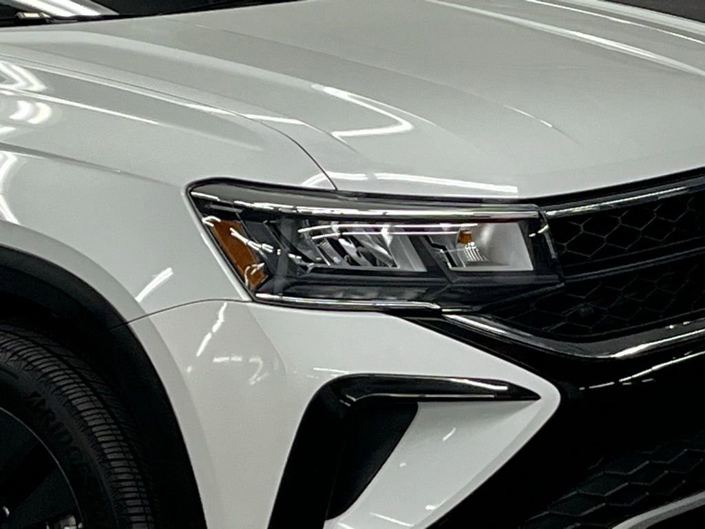 Certified 2022 Volkswagen Taos S image 38