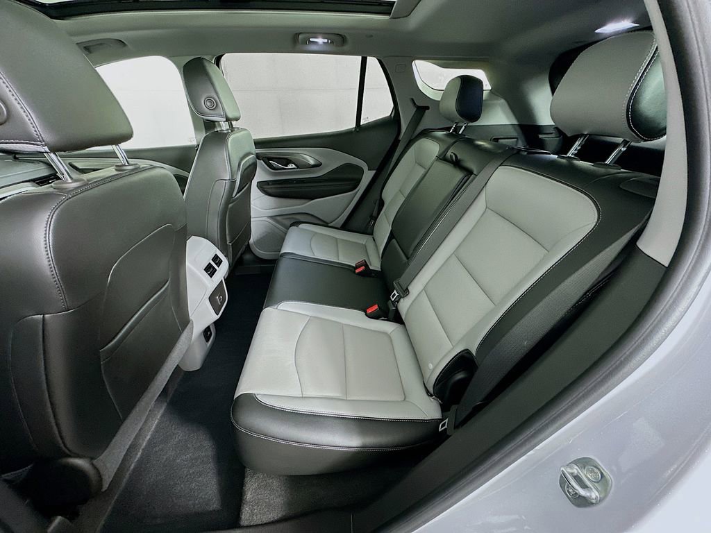 Used 2023 GMC Terrain SLT image 31