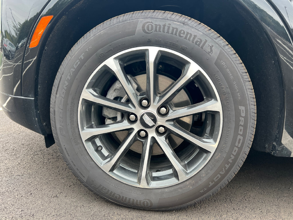 Used 2025 Cadillac XT4 Sport FWD image 11