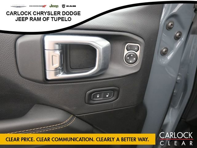Used 2025 Jeep Wrangler Sahara image 14