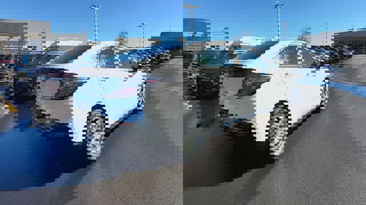 Used 2017 Chevrolet Volt LT image 8