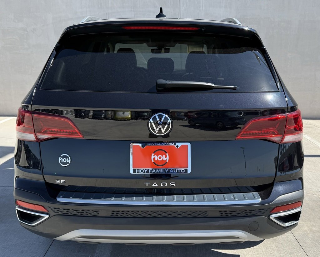 Certified 2024 Volkswagen Taos SE image 4