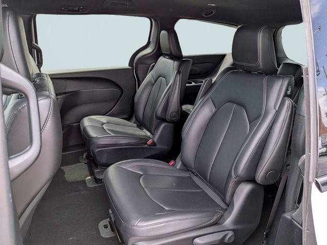 Used 2024 Chrysler Pacifica Limited FWD image 13