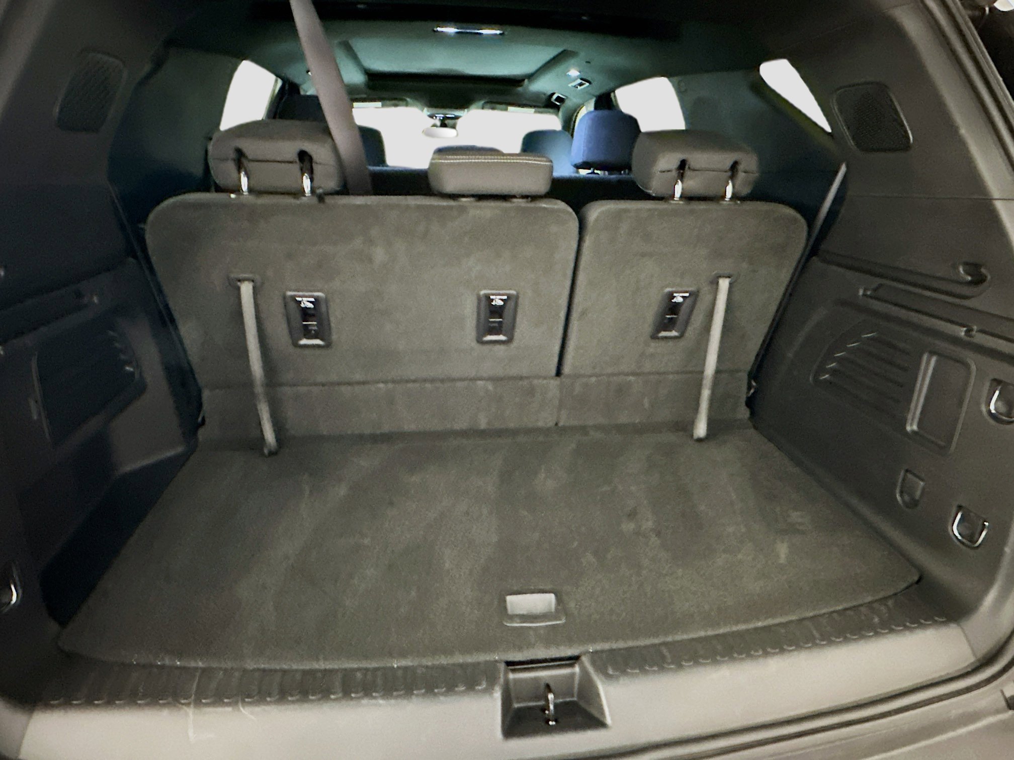 Used 2025 Chevrolet Traverse LT w/ Sun and Wheel Package image 32