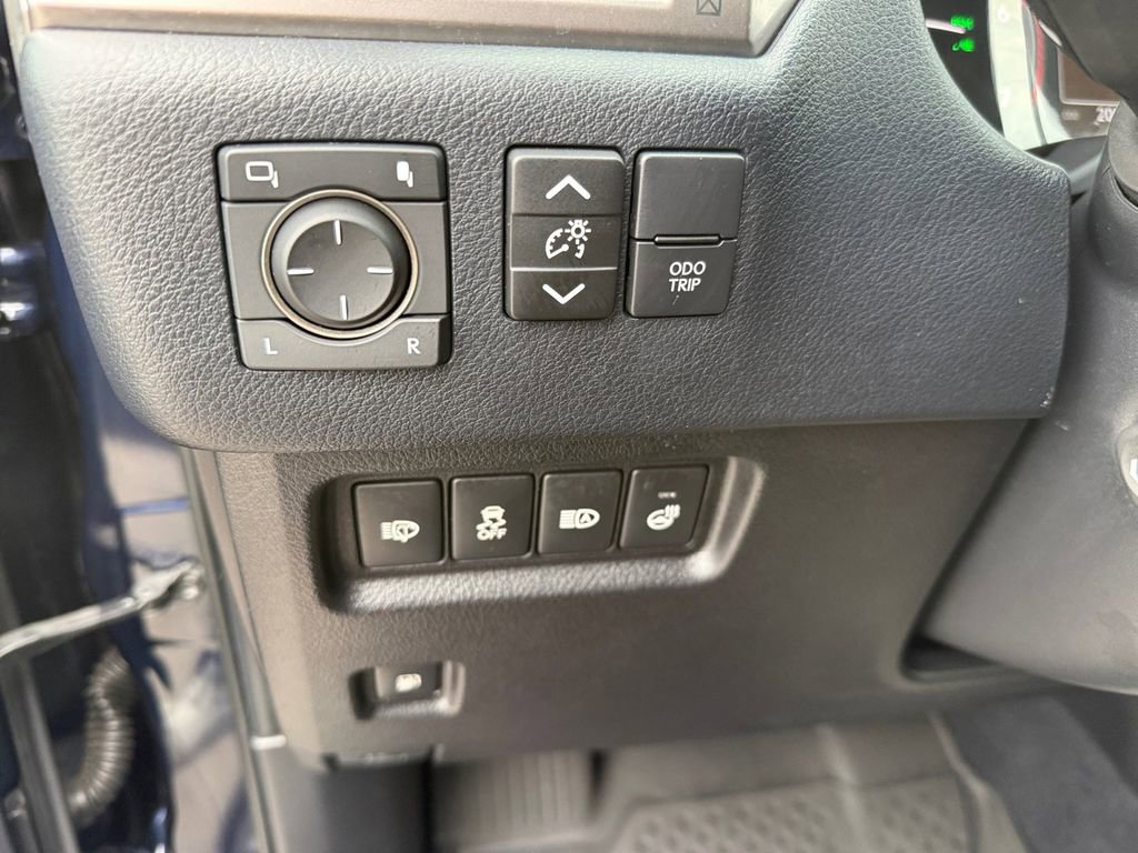 Used 2023 Lexus GX 460 Premium w/ Premium Package image 23