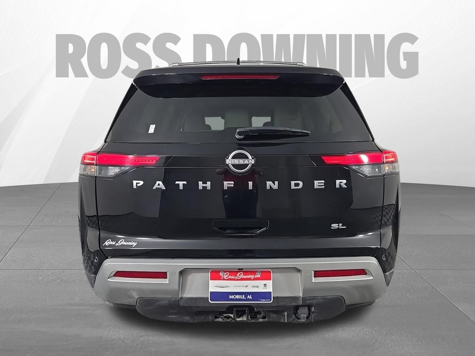 Used 2025 Nissan Pathfinder SL w/ SL Premium Package FWD image 5