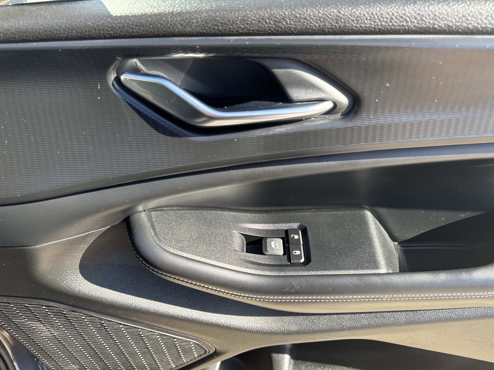 Used 2024 Jeep Grand Cherokee L Altitude image 14