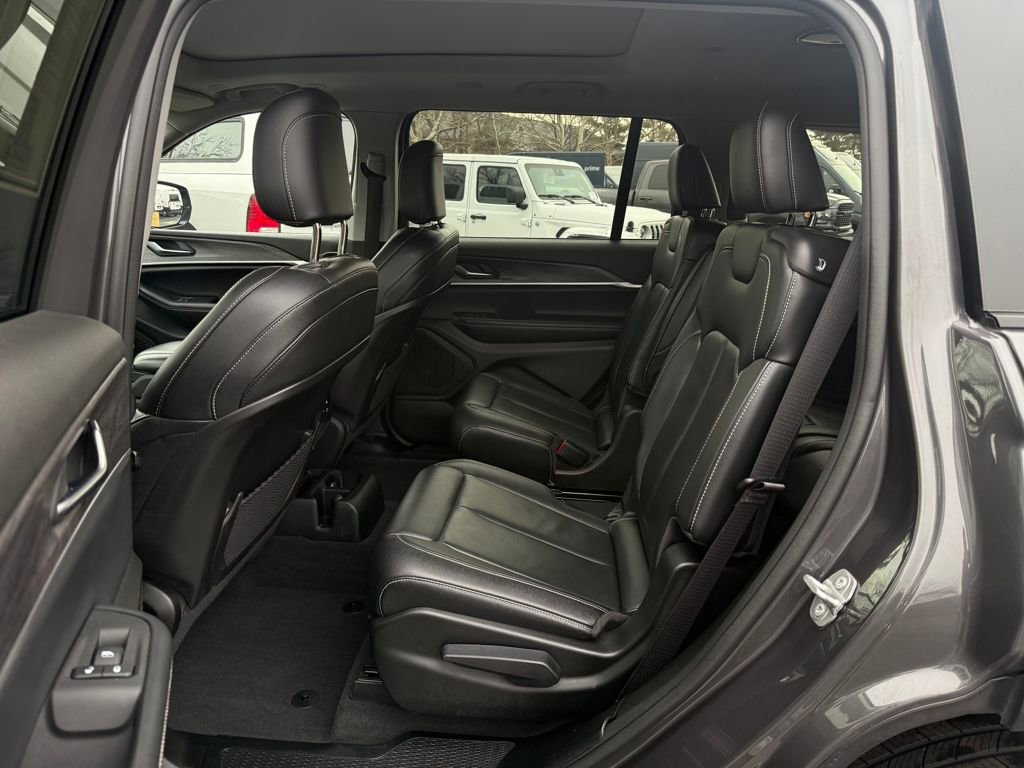 Used 2023 Jeep Grand Cherokee L Limited image 15