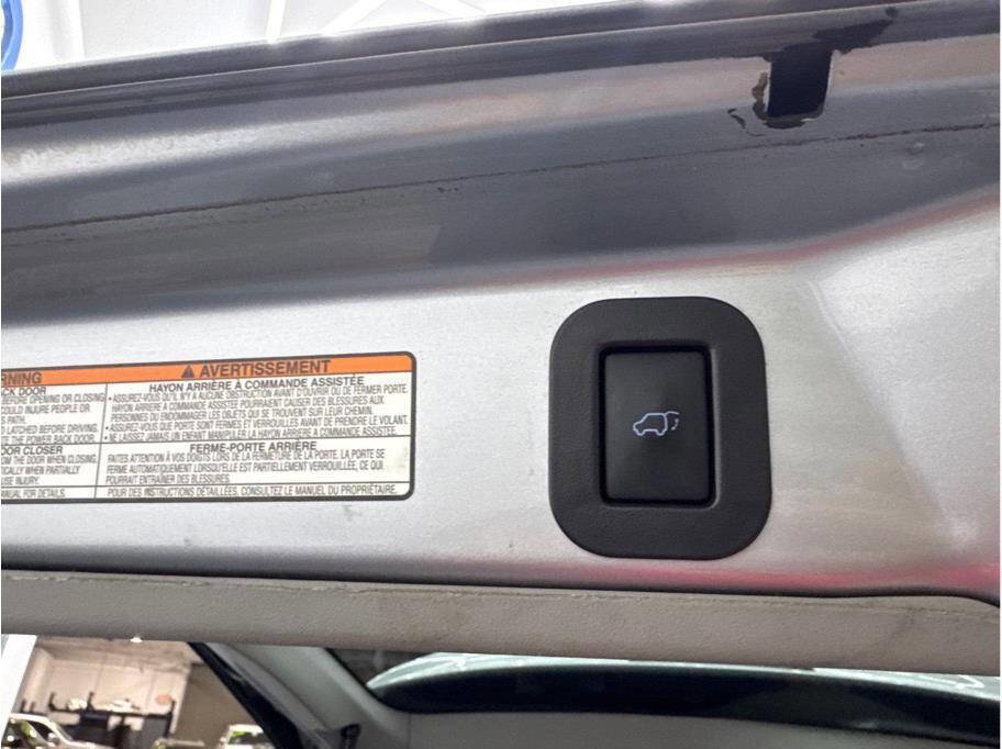 Used 2017 Toyota Sienna SE Premium image 24