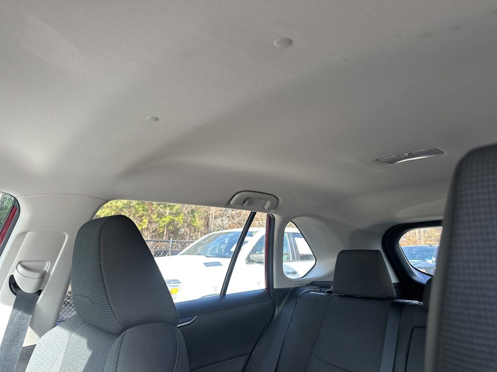 Used 2021 Toyota RAV4 LE image 8