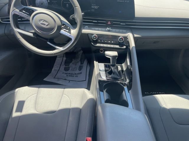 Used 2024 Hyundai Elantra SEL w/ Convenience Package FWD image 16