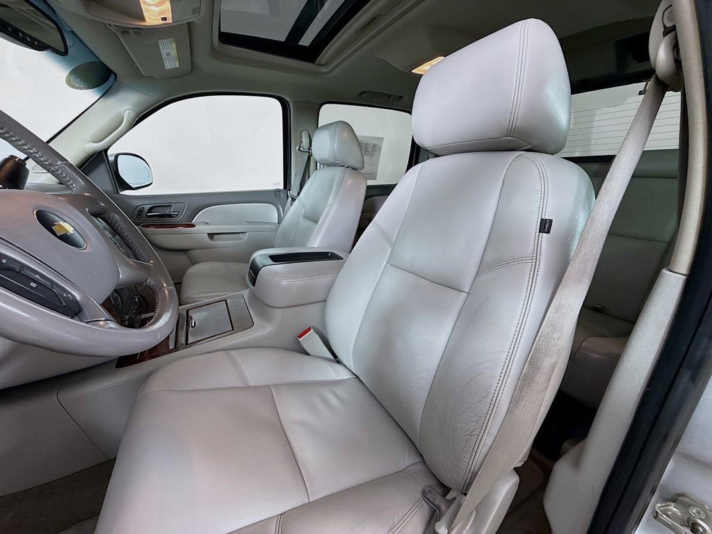 Used 2011 Chevrolet Avalanche LTZ image 23