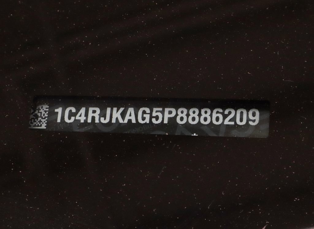 Used 2023 Jeep Grand Cherokee L Laredo AWD/4WD image 31