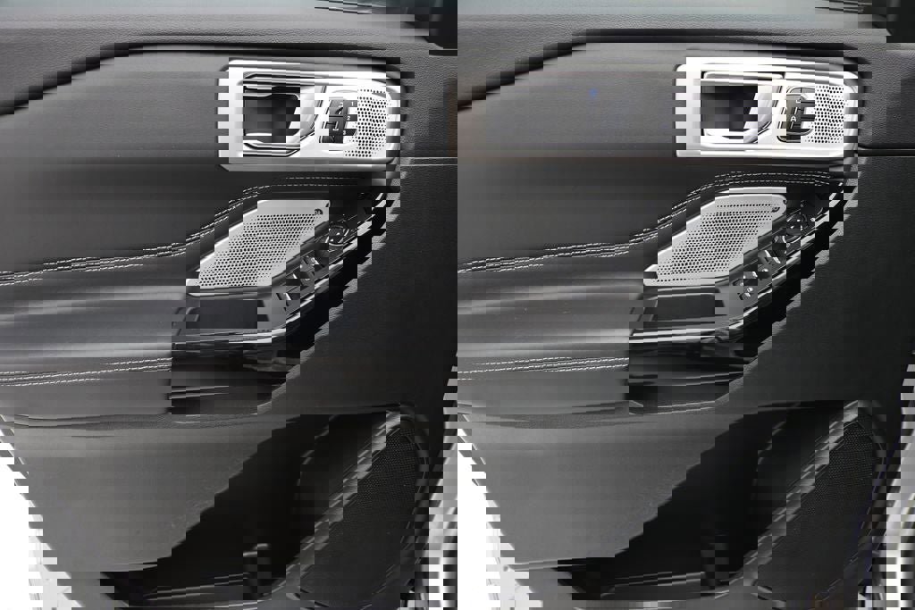 Used 2024 Ford Explorer ST w/ Technology Package image 13