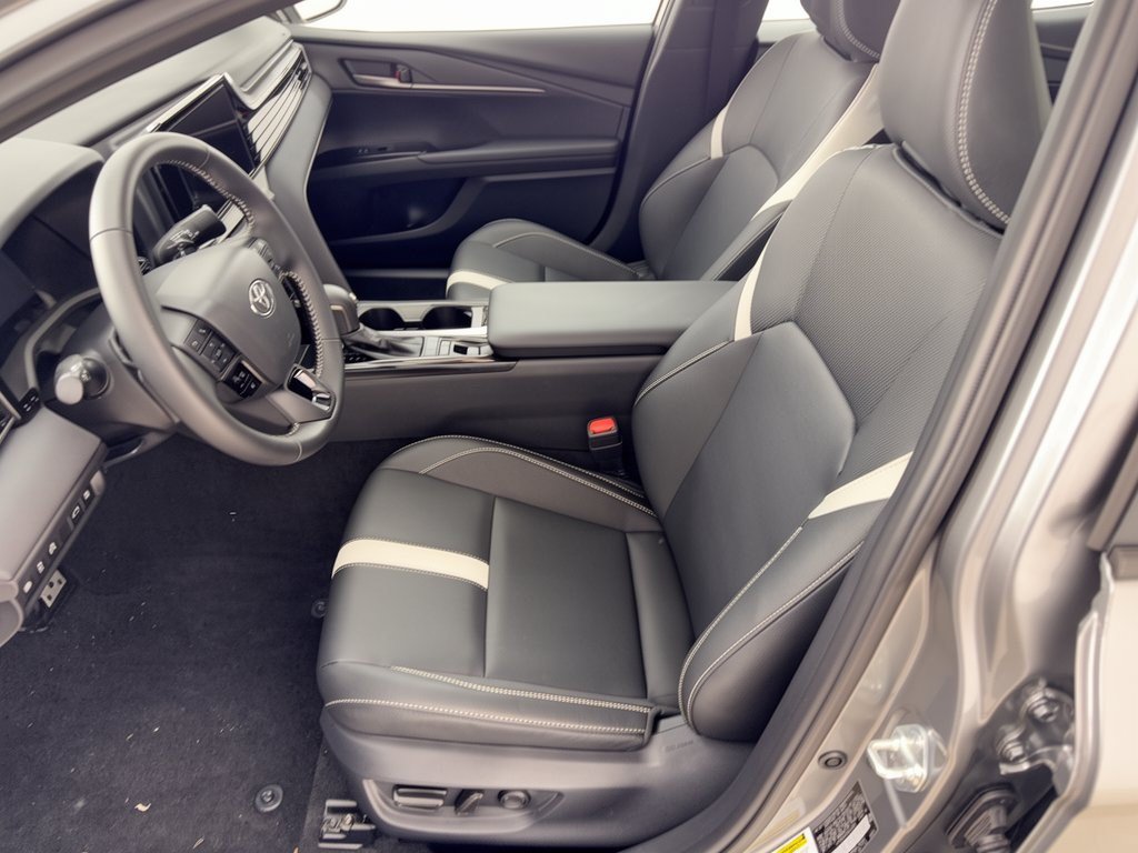 Used 2026 Toyota Camry SE w/ Convenience Package FWD image 5