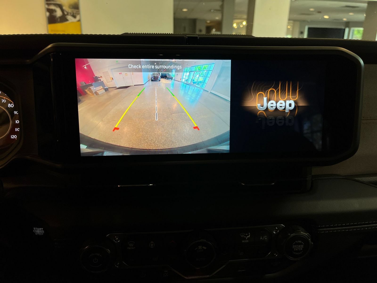 Used 2025 Jeep Wrangler Unlimited Sahara AWD/4WD image 24