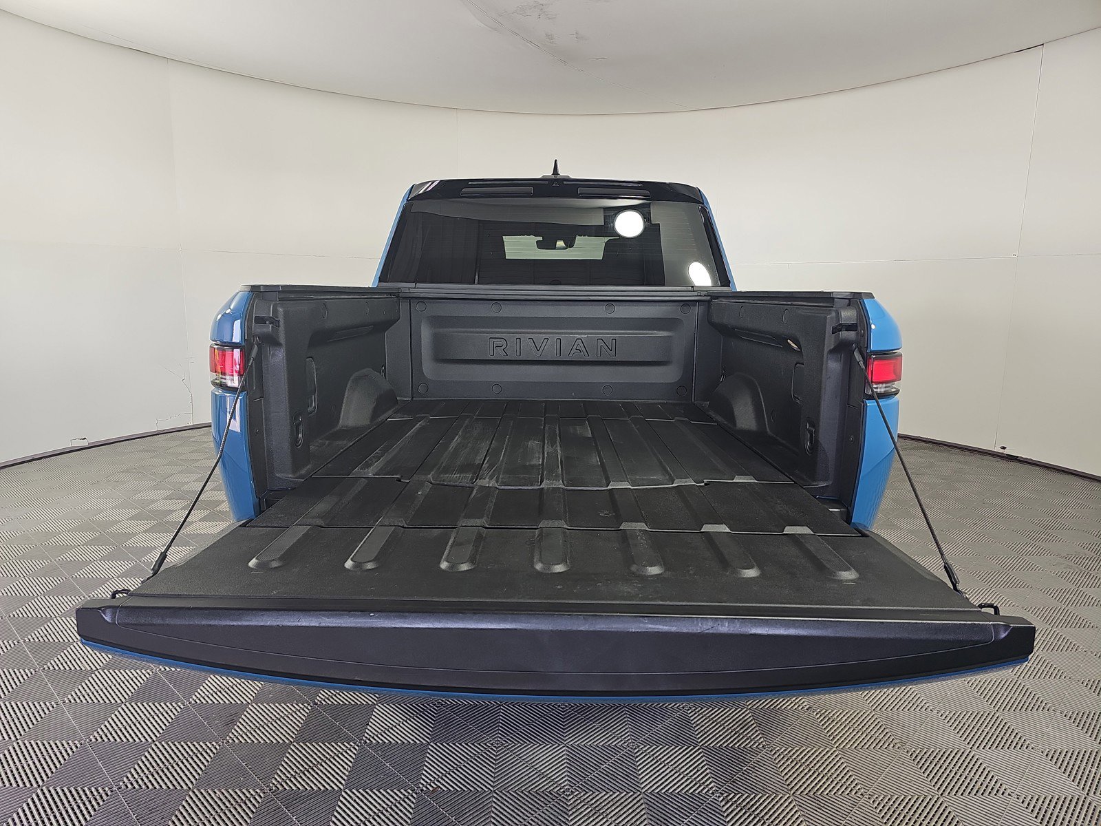 Used 2024 Rivian R1T Adventure AWD/4WD image 15