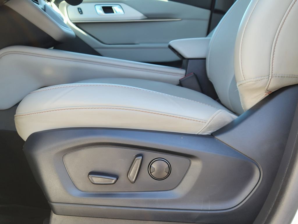 Certified 2025 Ford Explorer Active w/ Active Comfort Package image 24