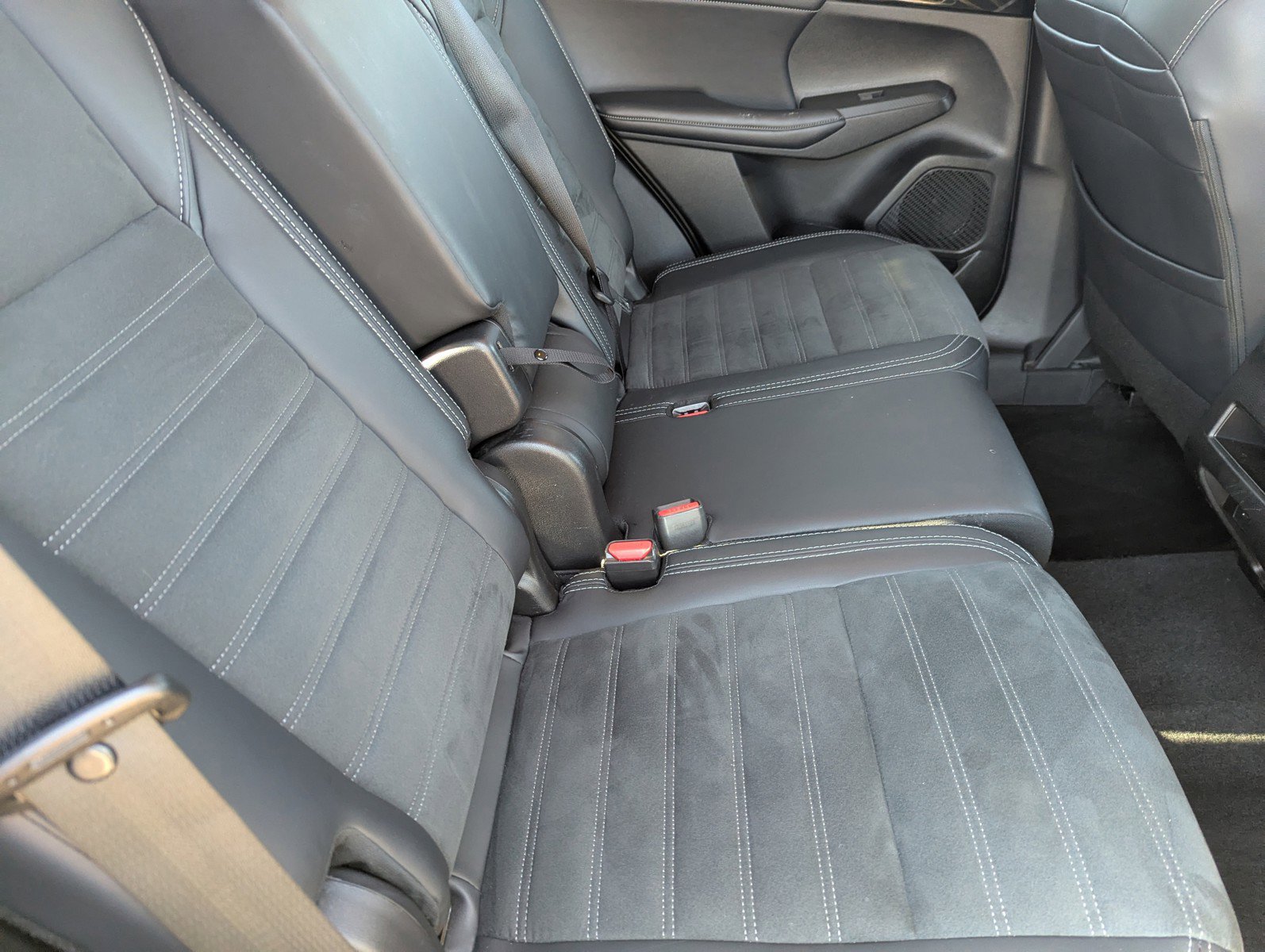 Used 2024 Mitsubishi Outlander SE image 14