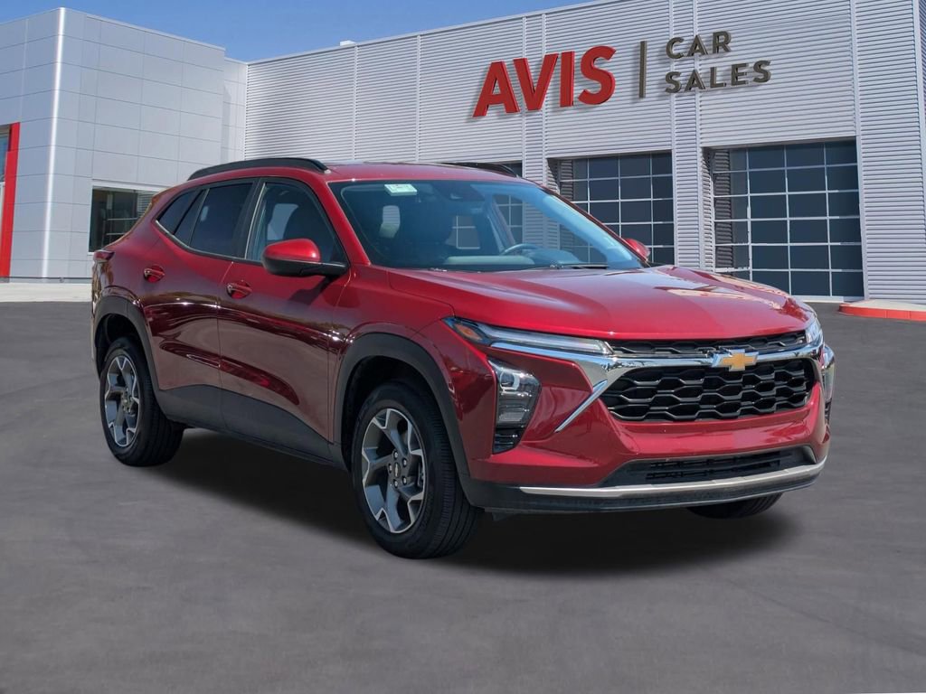 Used 2025 Chevrolet Trax LT w/ LT Convenience Package FWD image 3
