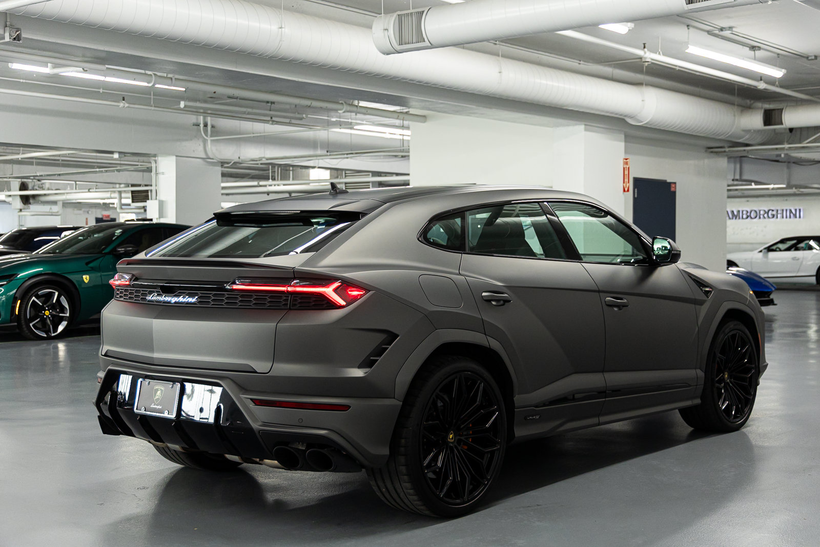 Used 2025 Lamborghini Urus S AWD/4WD image 9