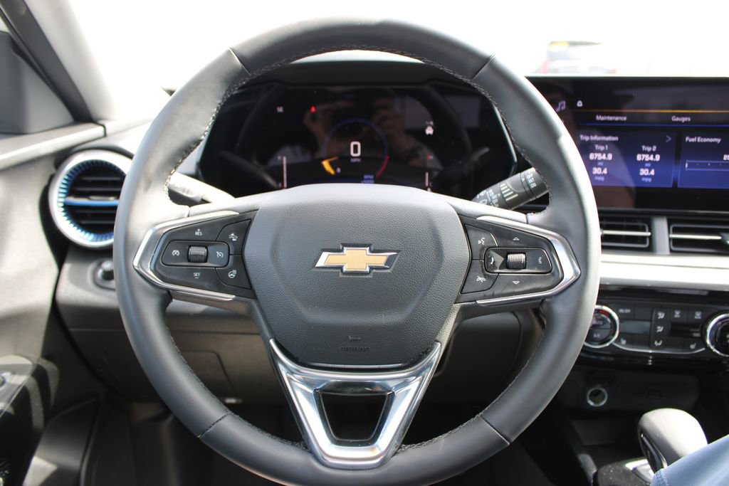 Used 2025 Chevrolet Trax LT w/ LT Convenience Package image 31