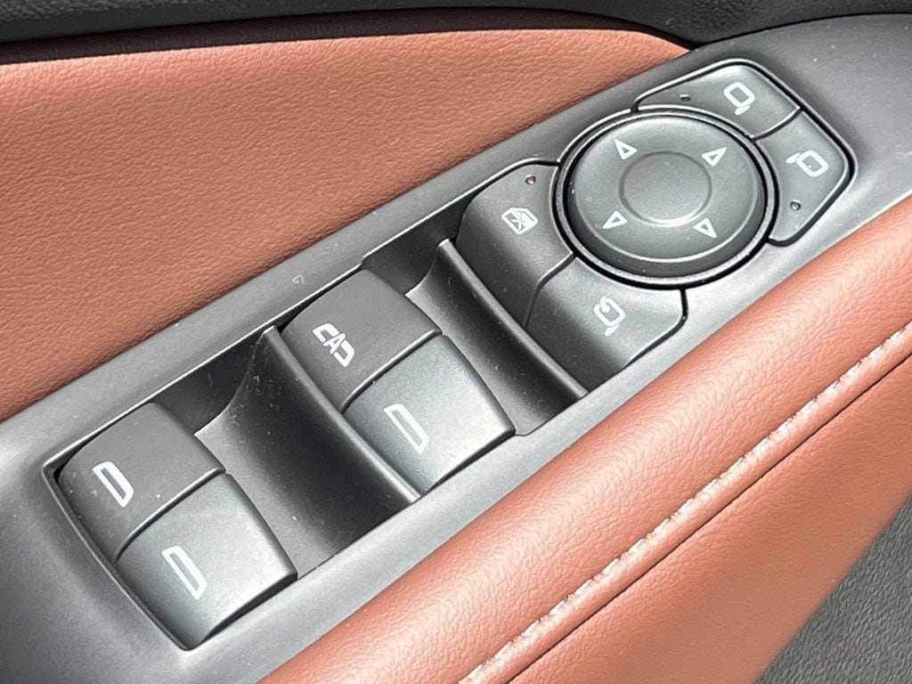 Used 2021 Buick Enclave Avenir w/ Avenir Technology Package AWD/4WD image 19