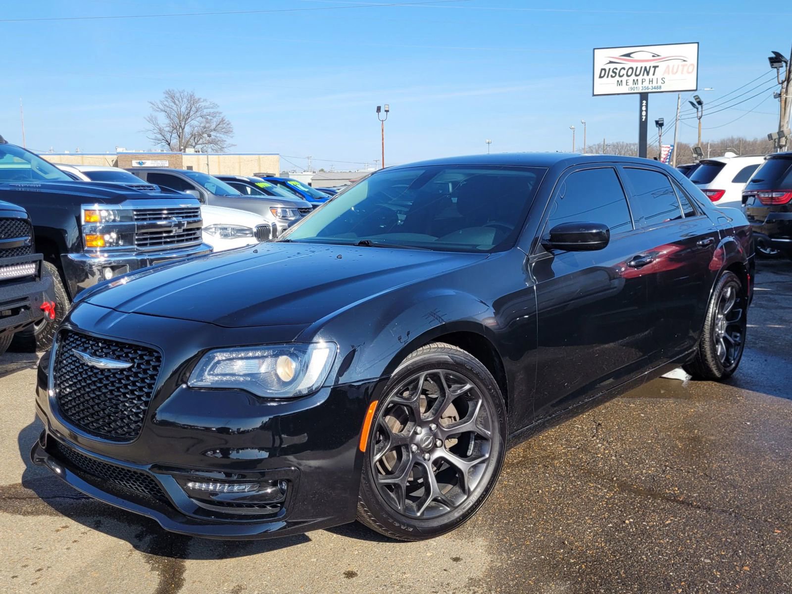 Used 2019 Chrysler 300 Touring w/ Sport Appearance Package image 1