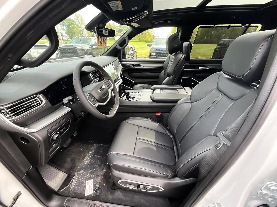 New 2026 Jeep Grand Wagoneer L Limited AWD/4WD image 16