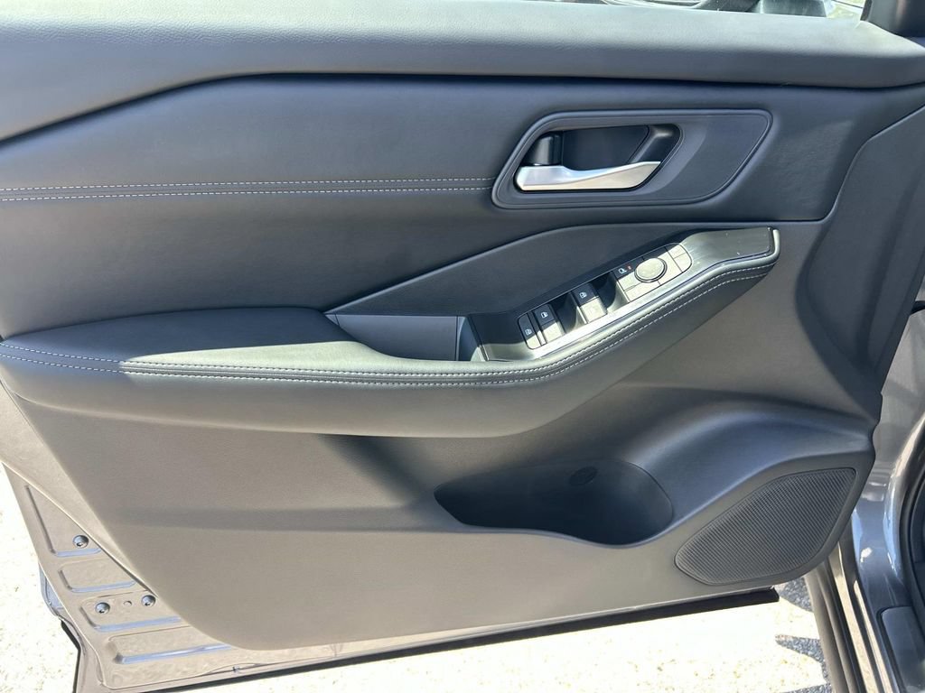 New 2026 Nissan Rogue Dark Armor AWD/4WD image 15