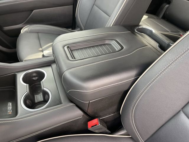 Used 2024 GMC Yukon SLT w/ SLT Premium Package image 20