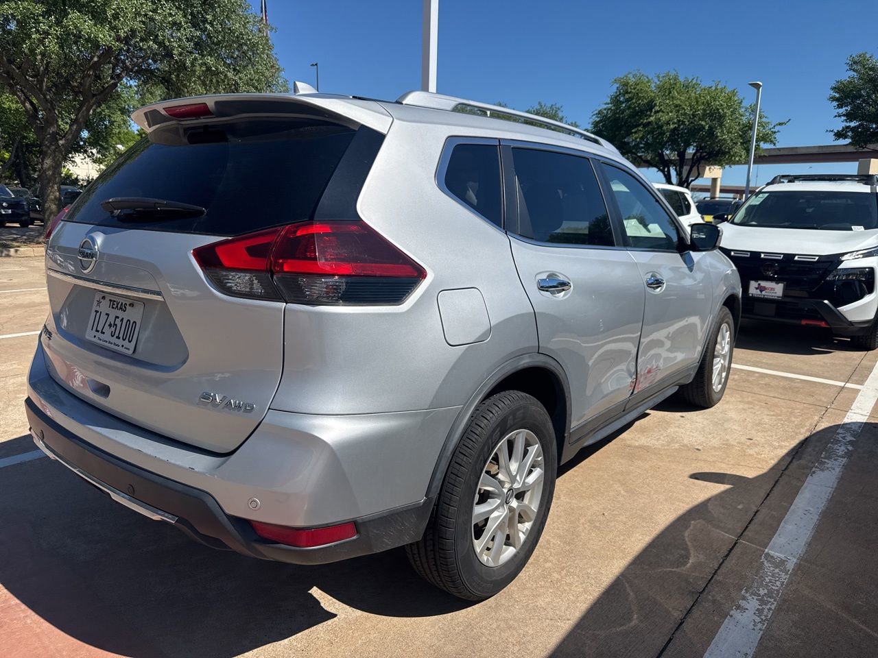 Used 2020 Nissan Rogue SV image 4