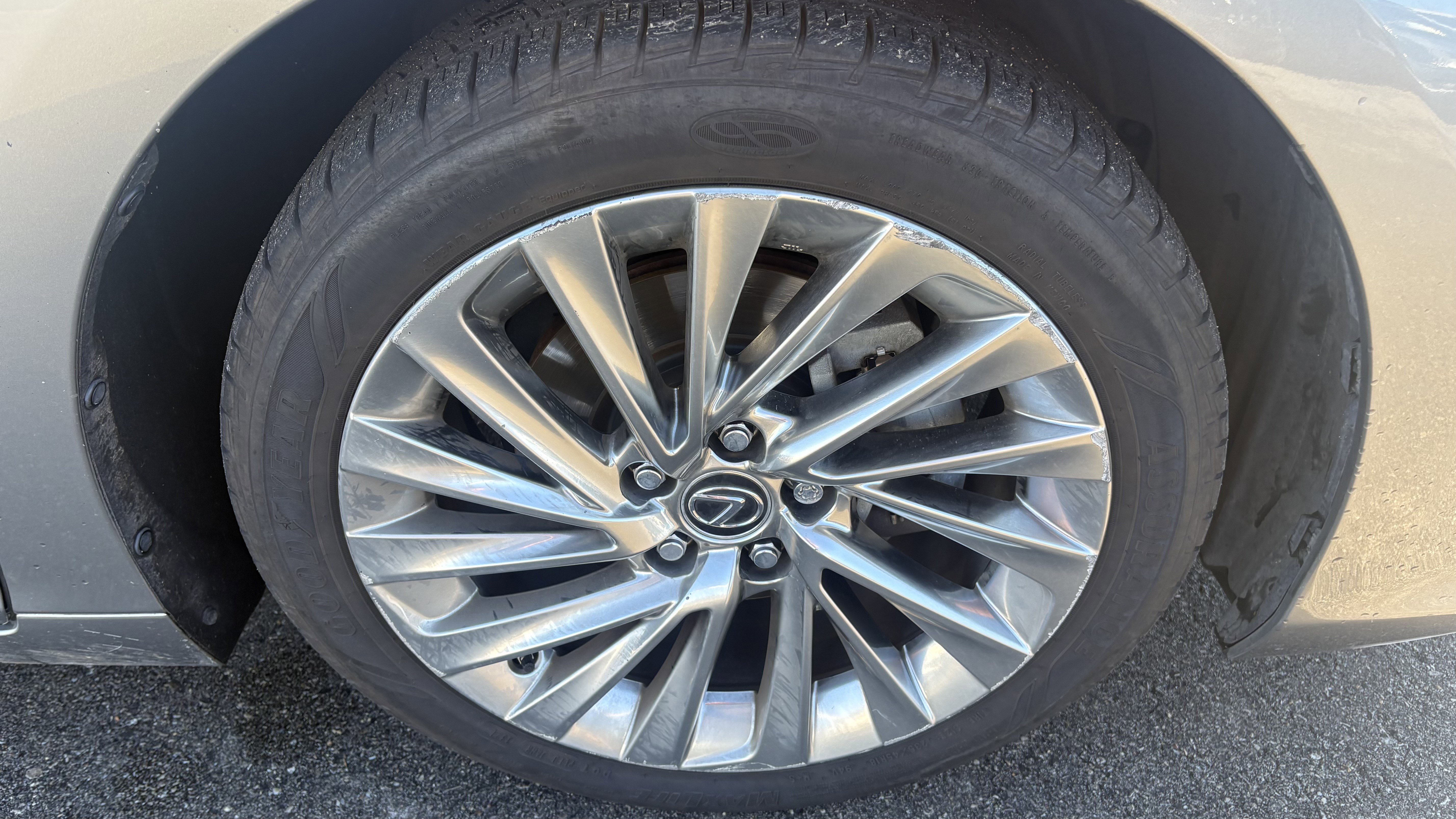 Used 2019 Lexus ES 300h w/ Luxury Package image 15