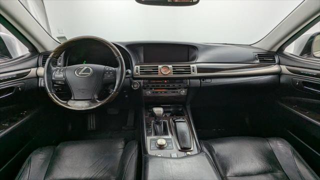 Used 2014 Lexus LS 460 w/ Comfort Package RWD image 24