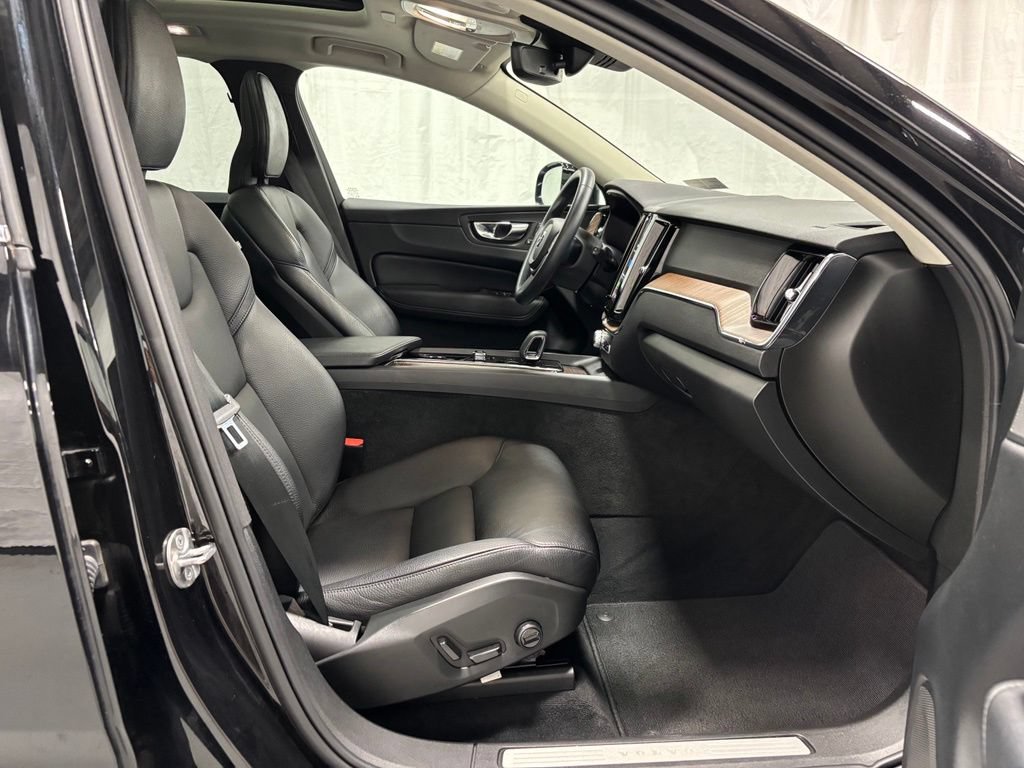 Used 2022 Volvo XC60 B5 Momentum w/ Climate Package AWD/4WD image 55