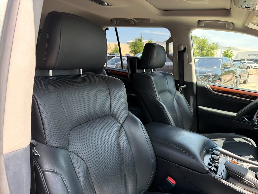 Used 2017 Lexus LX 570 4WD w/ Luxury Package image 41