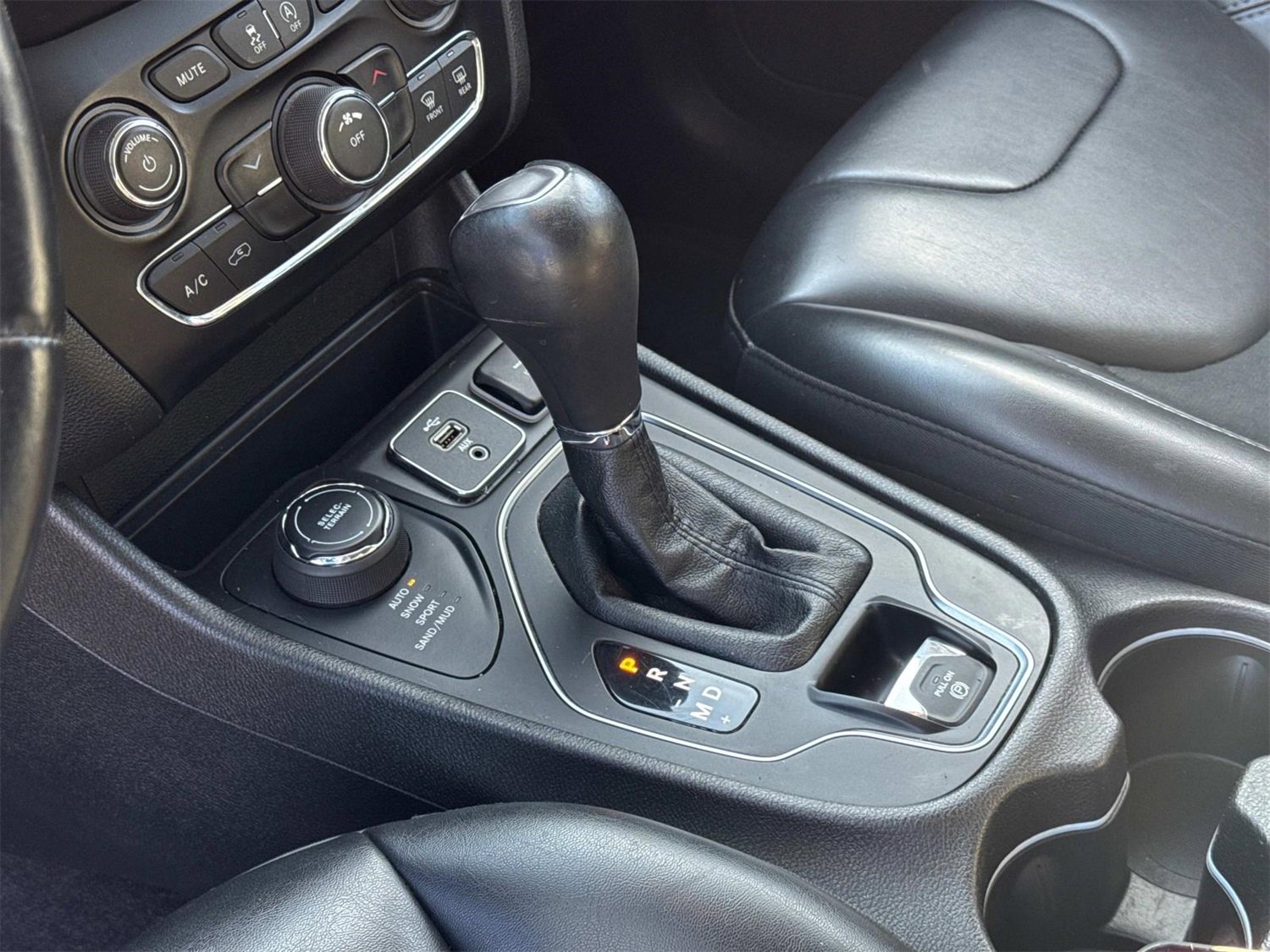 Used 2019 Jeep Cherokee Latitude Plus image 31