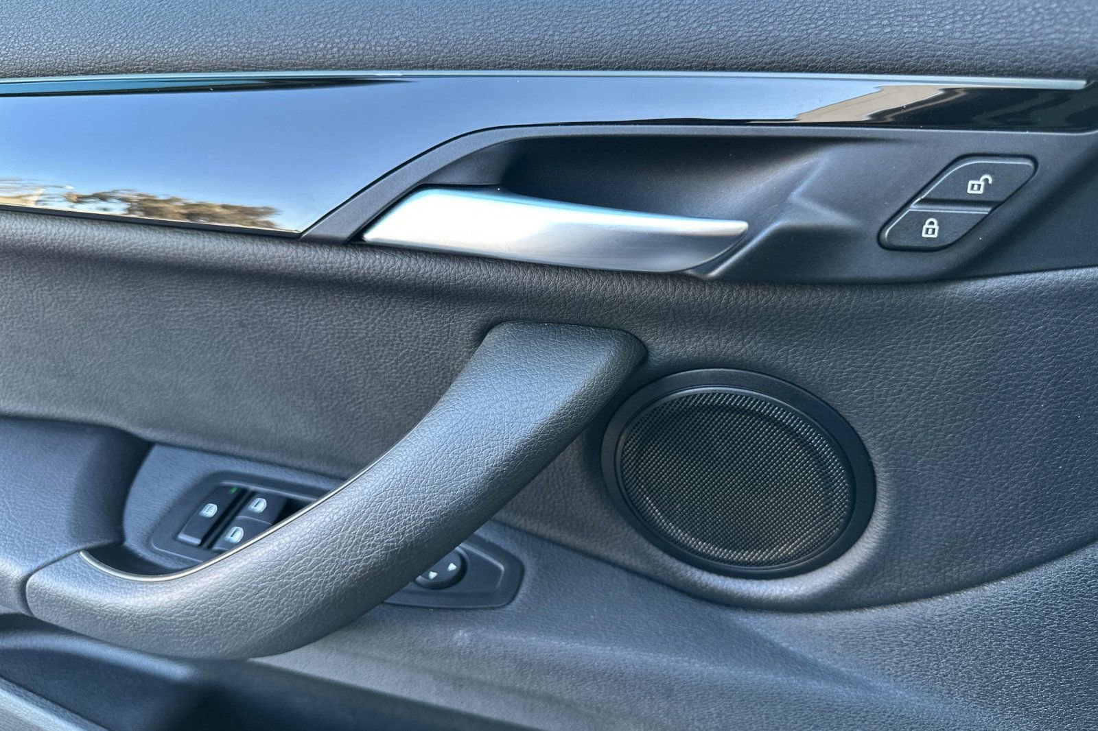 Used 2022 BMW X2 sDrive28i w/ Convenience Package image 11