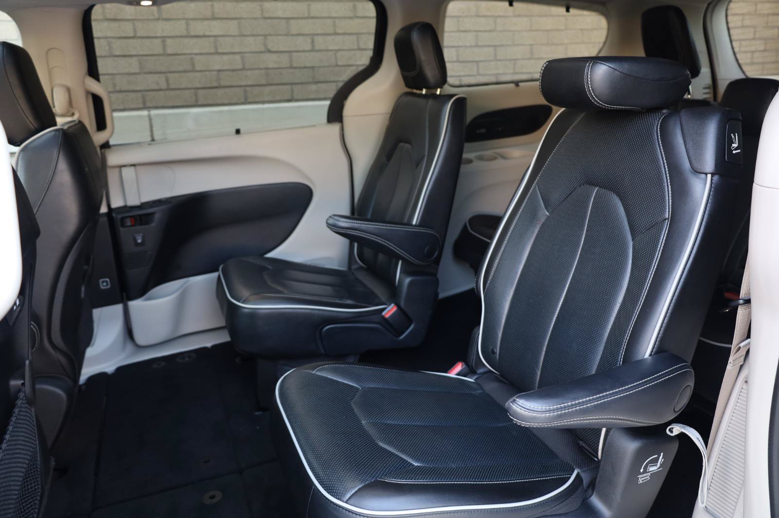 Used 2022 Chrysler Pacifica Limited FWD image 20
